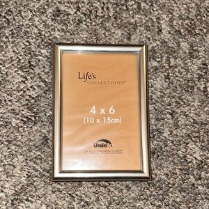 👙Life’s Collection Silver 4x6 Picture Frame - Stylish Home Accent